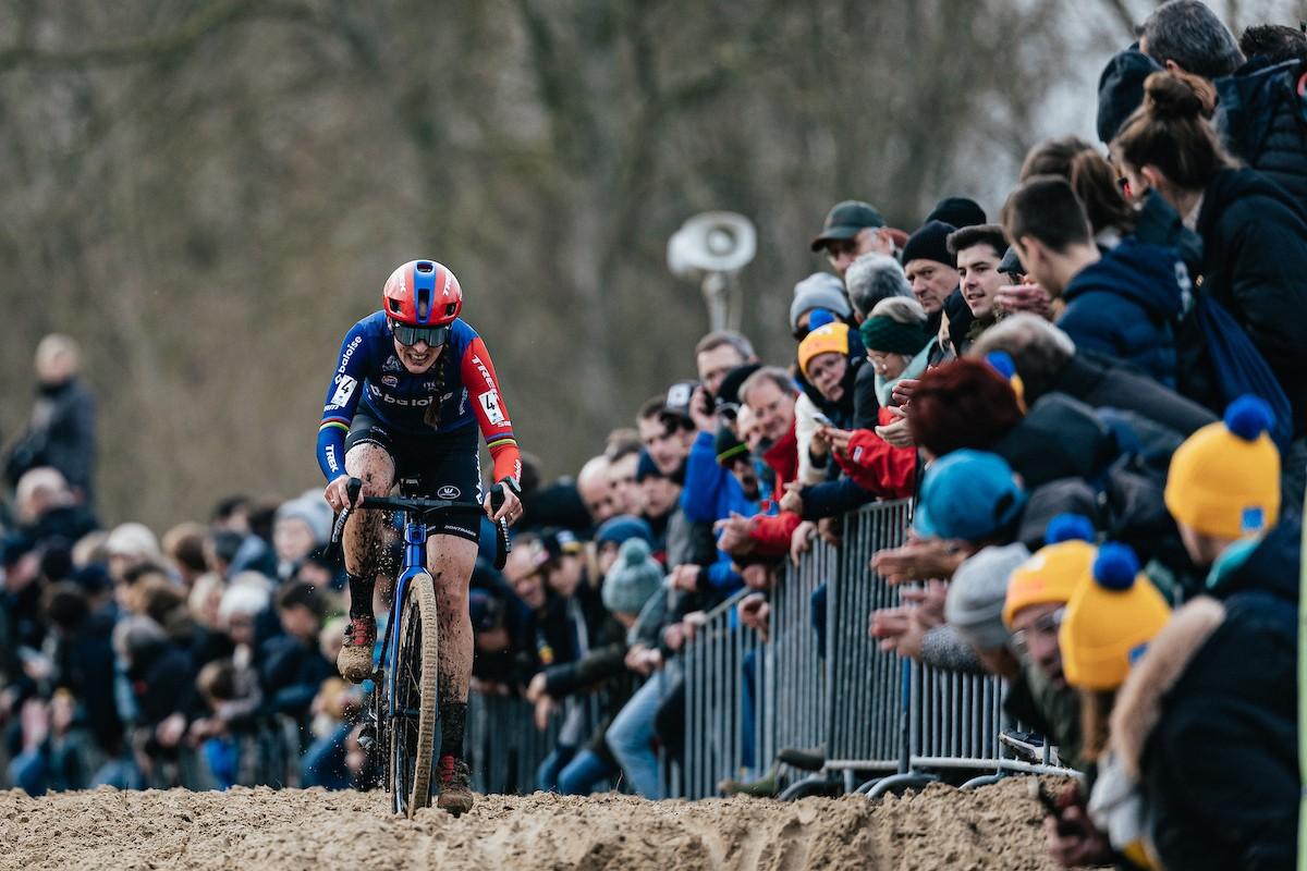 'It's only getting worse' – Lucinda Brand says recurring back pain is hurting her cornering after Woerden third