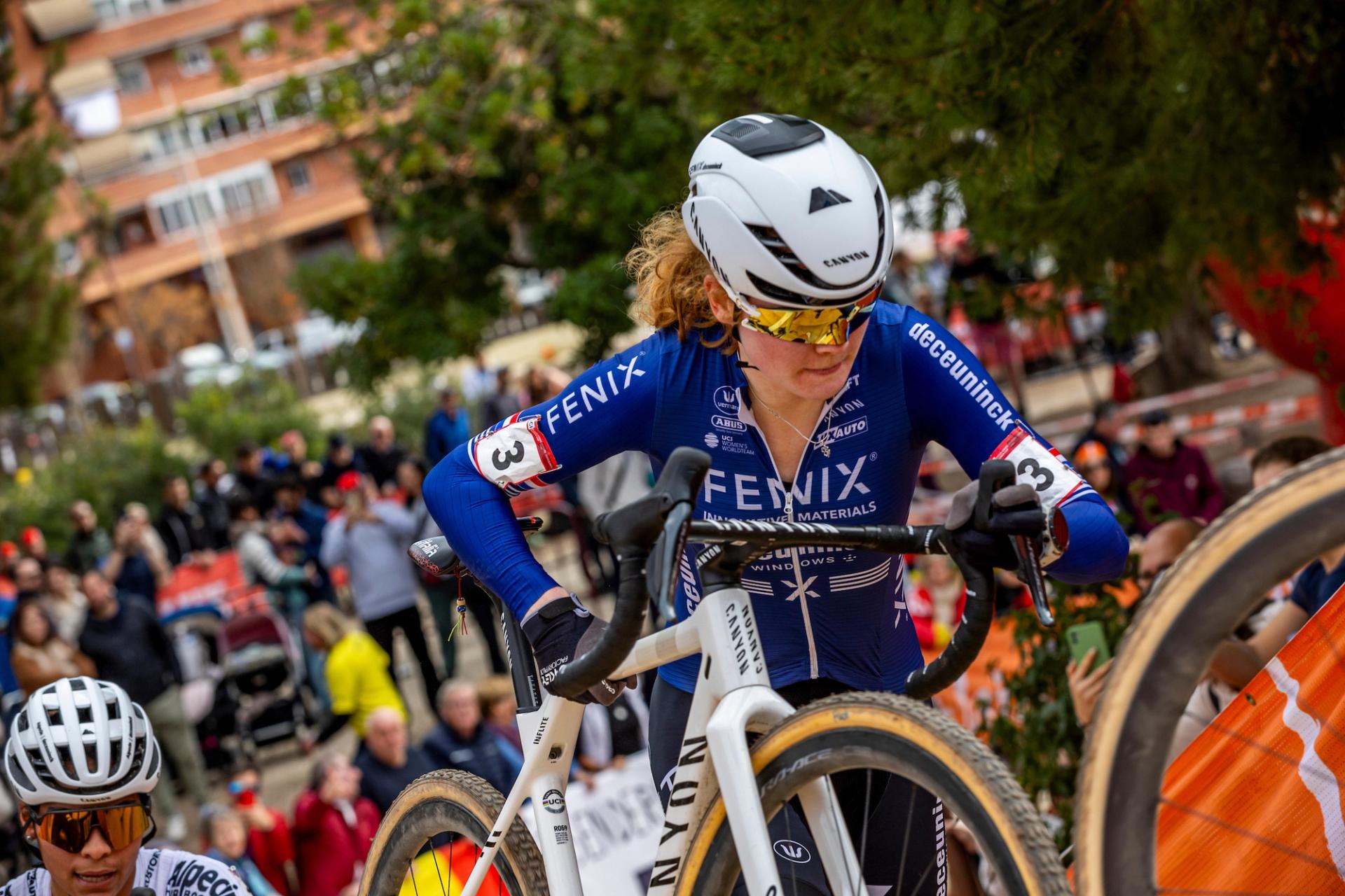 'On this loop five seconds is a big gap' – Puck Pieterse fights back for second as Brand dominates Dendermonde