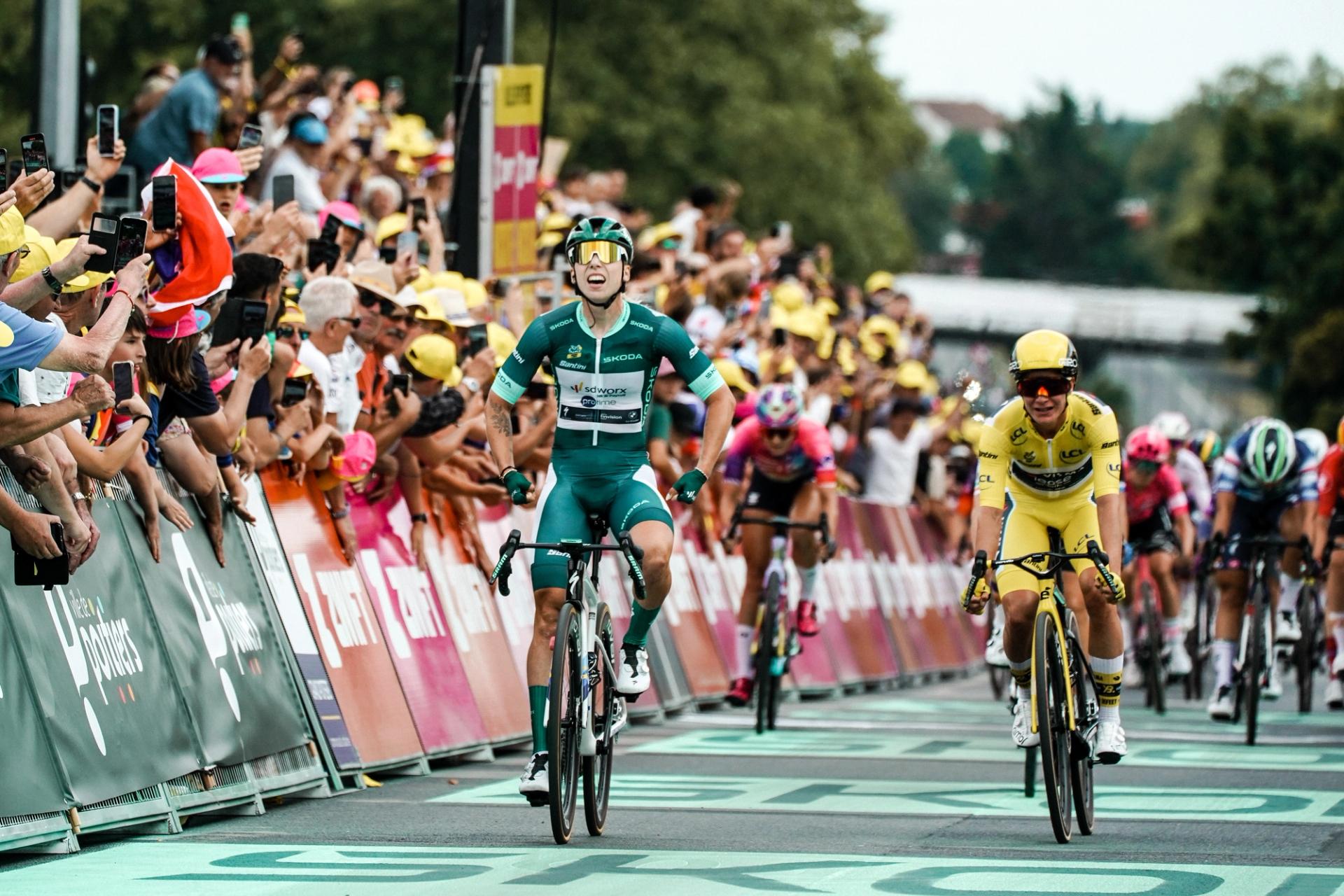 29/07/2025 – Tour de France Femmes avec Zwift 2025 – Étape 4 – Saumur / Poitiers (130,7 km) - arrivée - Lorena Wiebes (TEAM SD WORX-PROTIME), Marianne Vos (TEAM VISMA LEASE A BIKE)