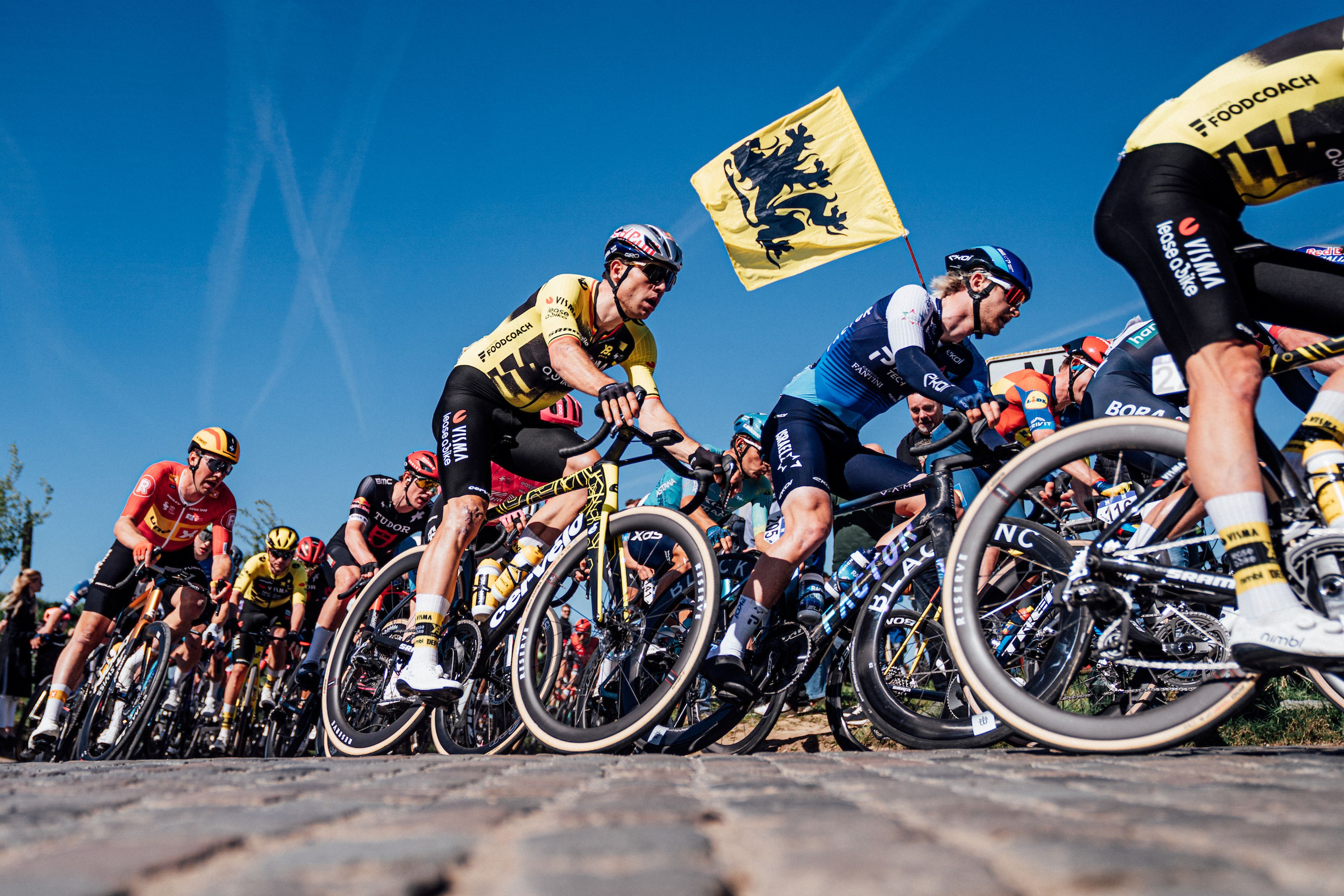 Picture by Zac Williams/SWpix.com - 06/04/2025 - Cycling - 2025 Ronde Van Vlaanderen, Belgium - Wout Van Aert, Visma Lease a Bike.