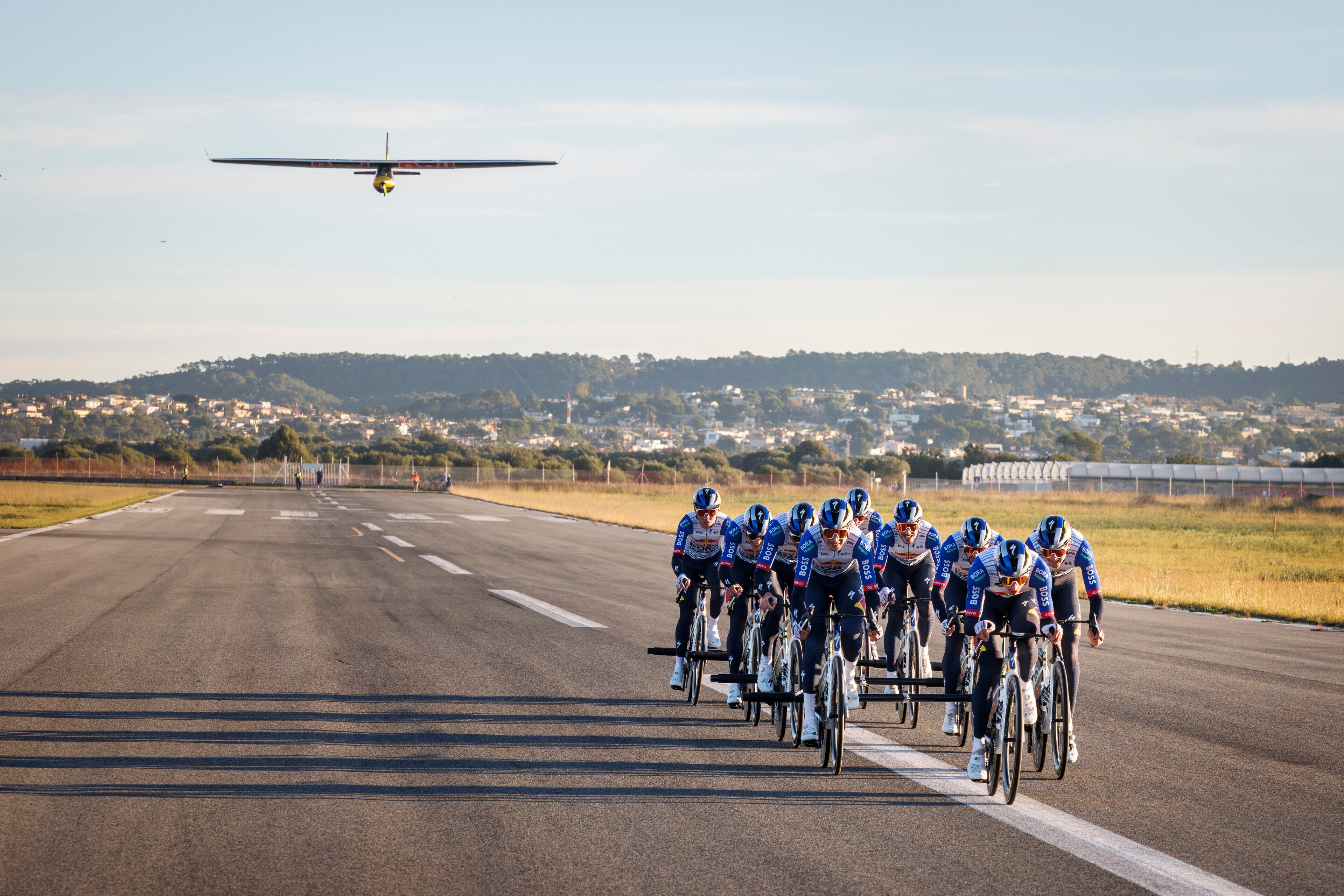 6,500 watt 'race-winning move' sees Red Bull‑BORA peloton tow glider into the air in Mallorca
