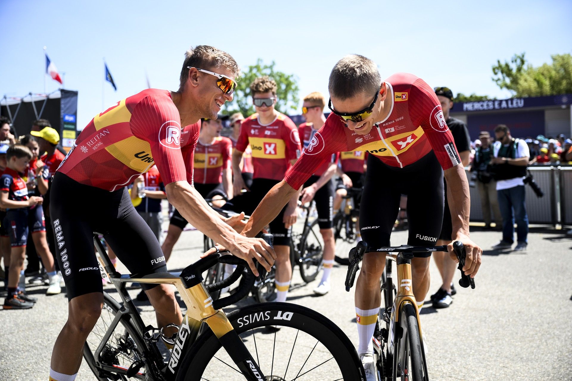 Uno-X brothers Johannessen with bikes after TdF stage (54 chars)