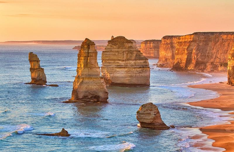 Australian Icons β On the Road Between Ocean, Outback and Reef