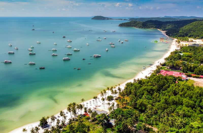 White-sand shoreline and clear water at Sao Beach in Phu Quoc