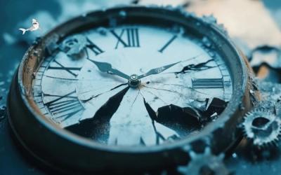 Photo of a broken clock