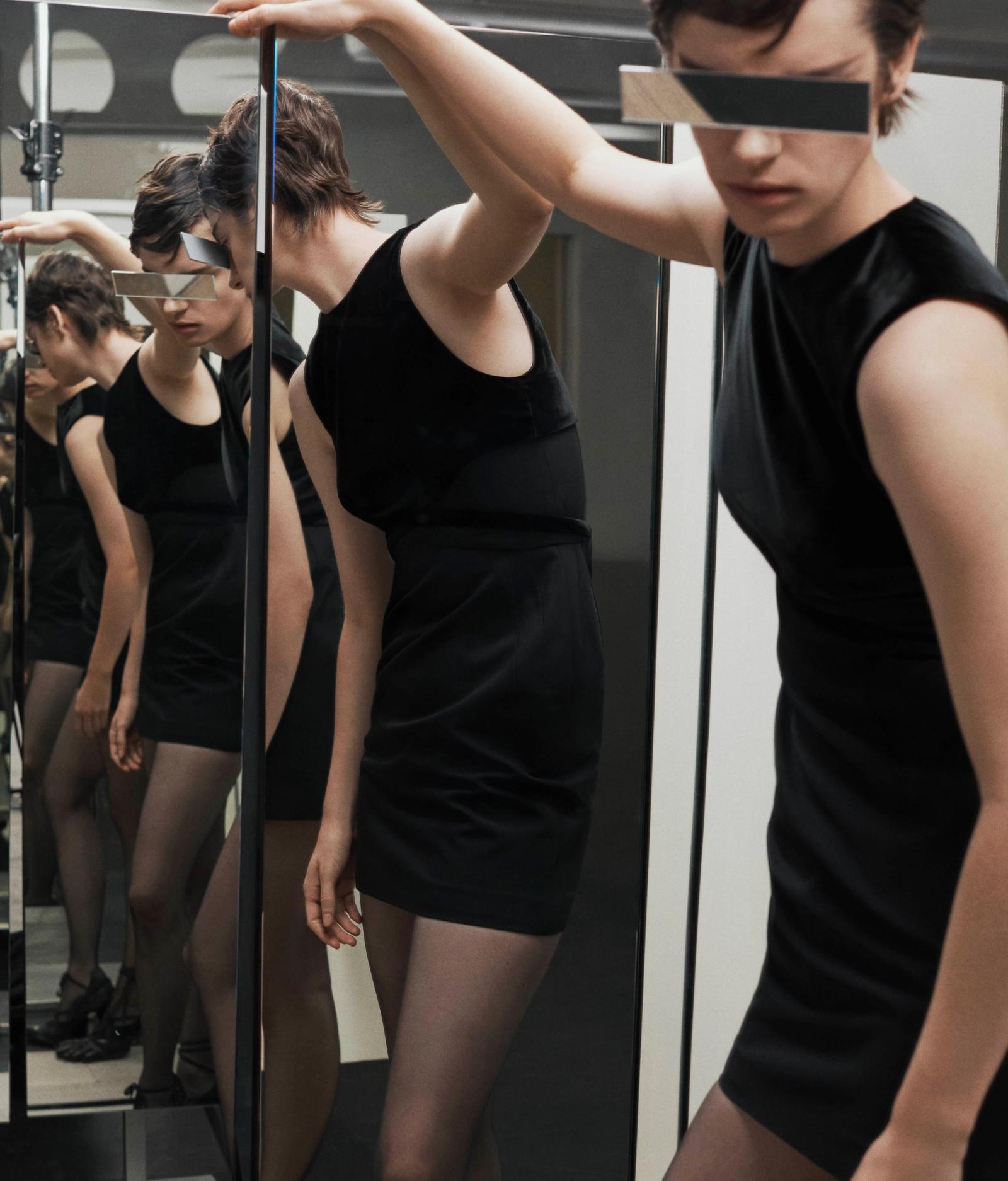 D LA REPUBBLICCA, shot by Sam Copeland - Lizzy Gilbert - Set Design - Swan MGMT