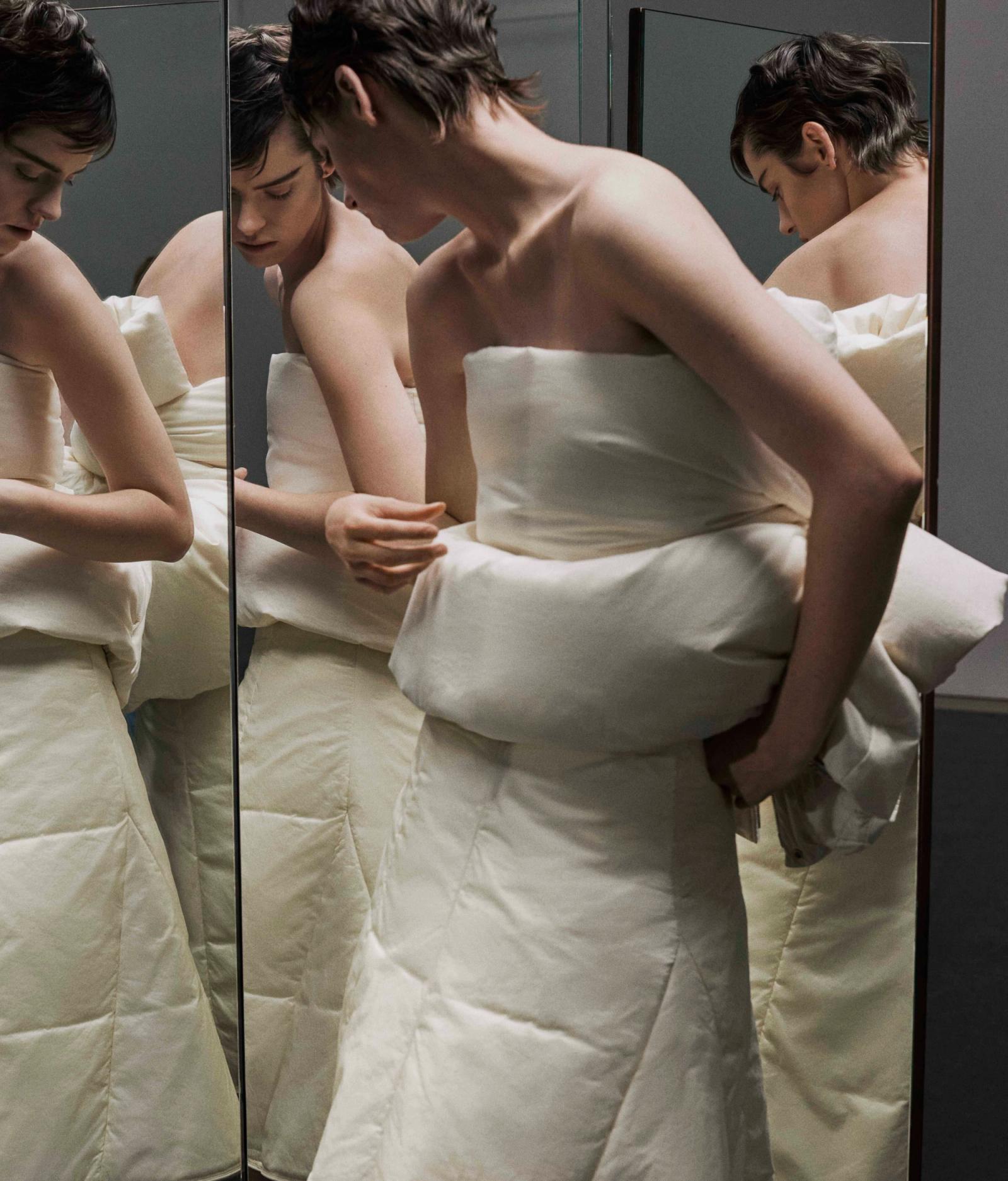 D LA REPUBBLICCA, shot by Sam Copeland - Lizzy Gilbert - Set Design - Swan MGMT