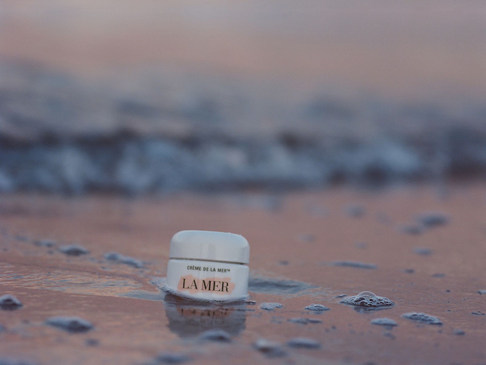 La Mer - Victoria Zschommler - Photography - Swan MGMT