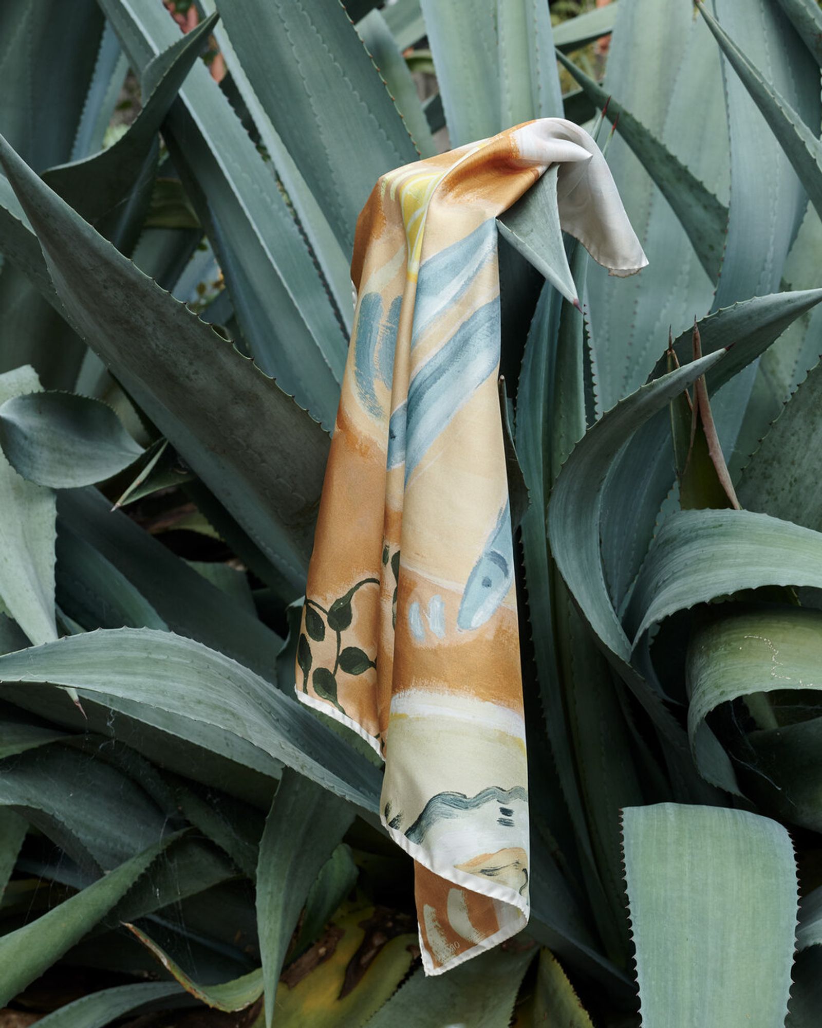 Oroton, beach - Victoria Zschommler - Photography - Swan MGMT