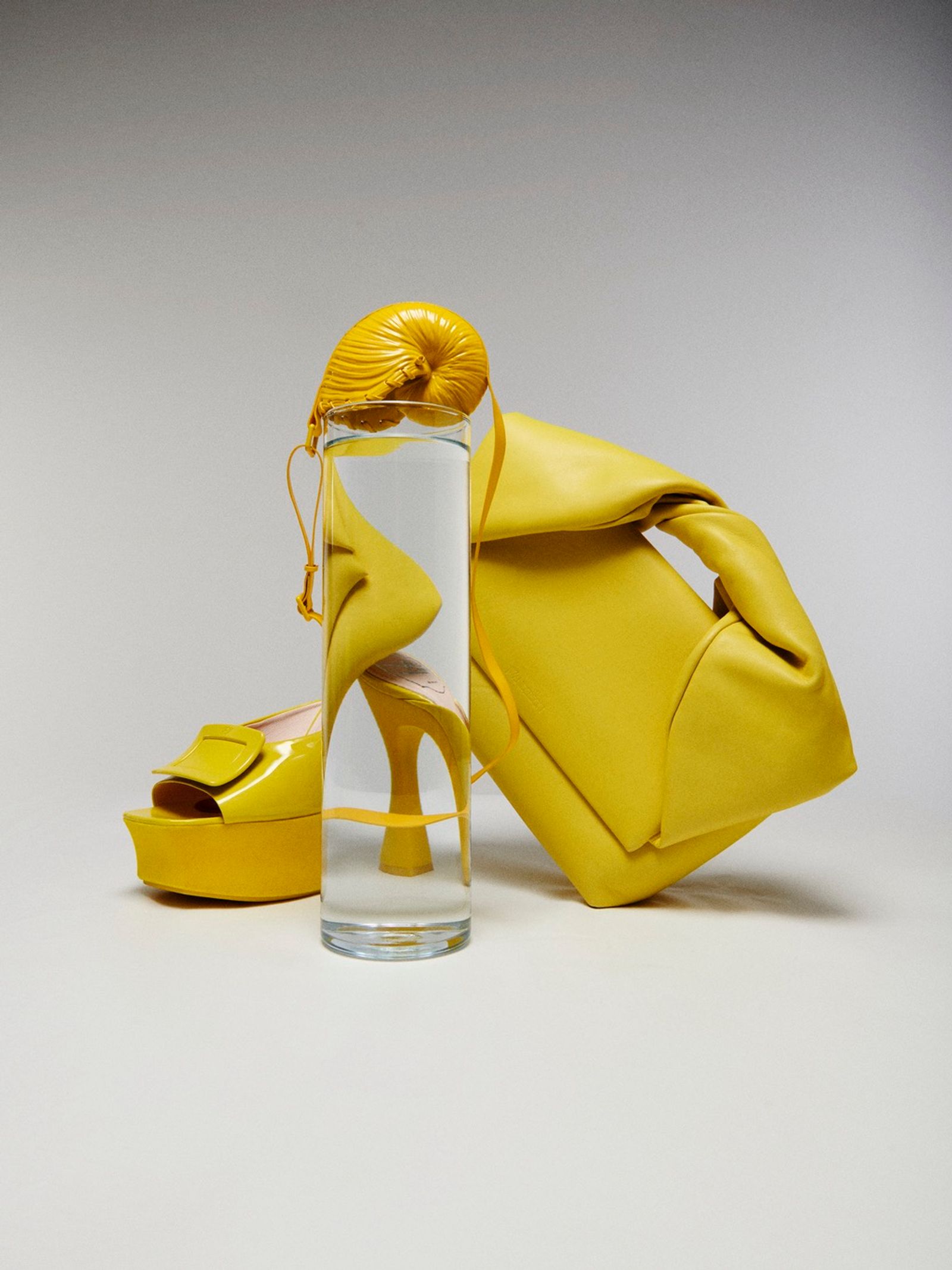 Le Temps,|Photography by Charly Gosp - Anna Piasek - Set Design - Swan MGMT