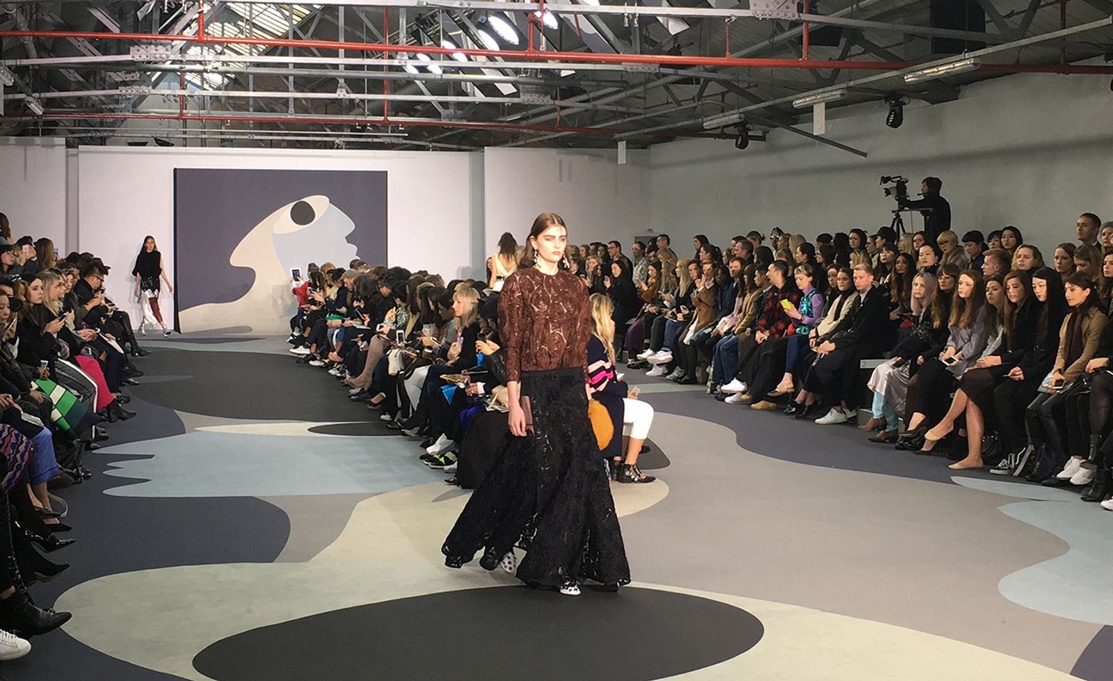 Toga, |Défilé - Anna Sbiera - Set Design - Swan MGMT