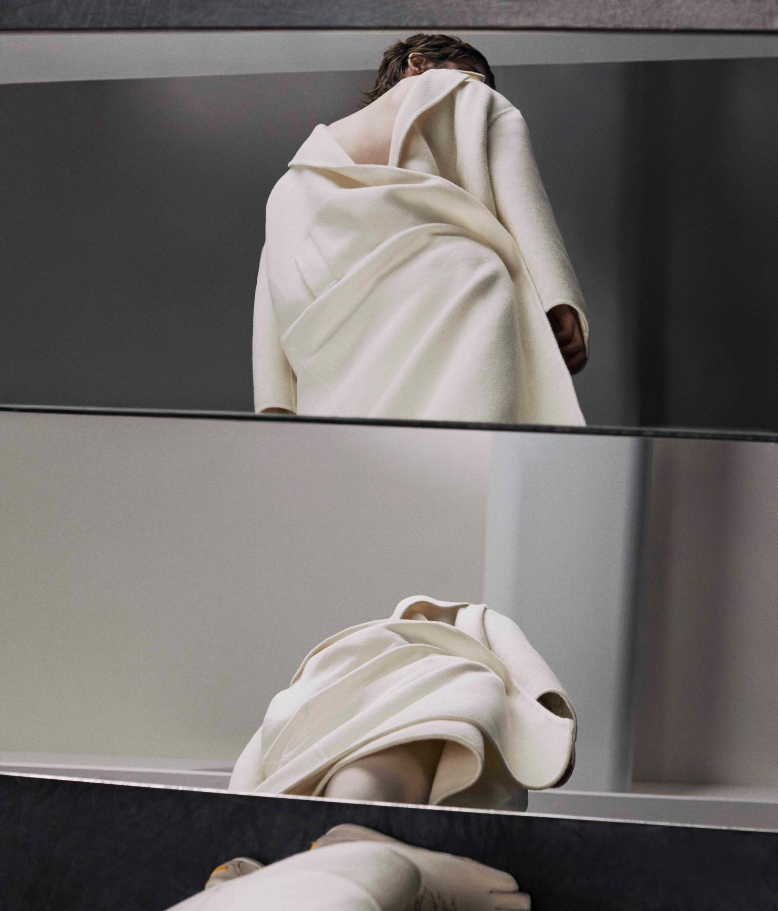 D LA REPUBBLICCA, shot by Sam Copeland - Lizzy Gilbert - Set Design - Swan MGMT