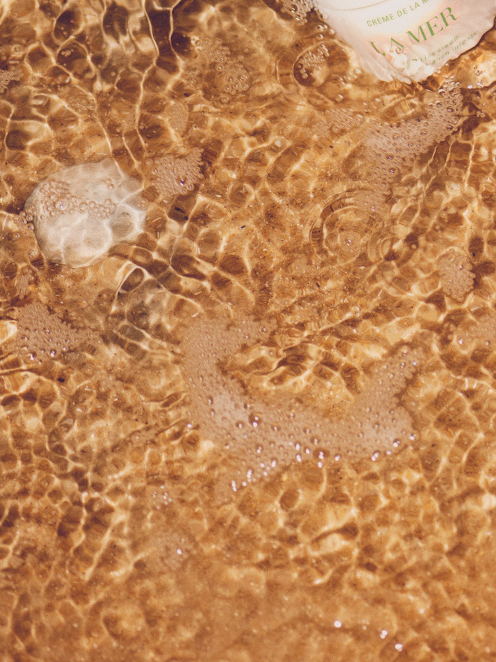 La Mer - Victoria Zschommler - Photography - Swan MGMT