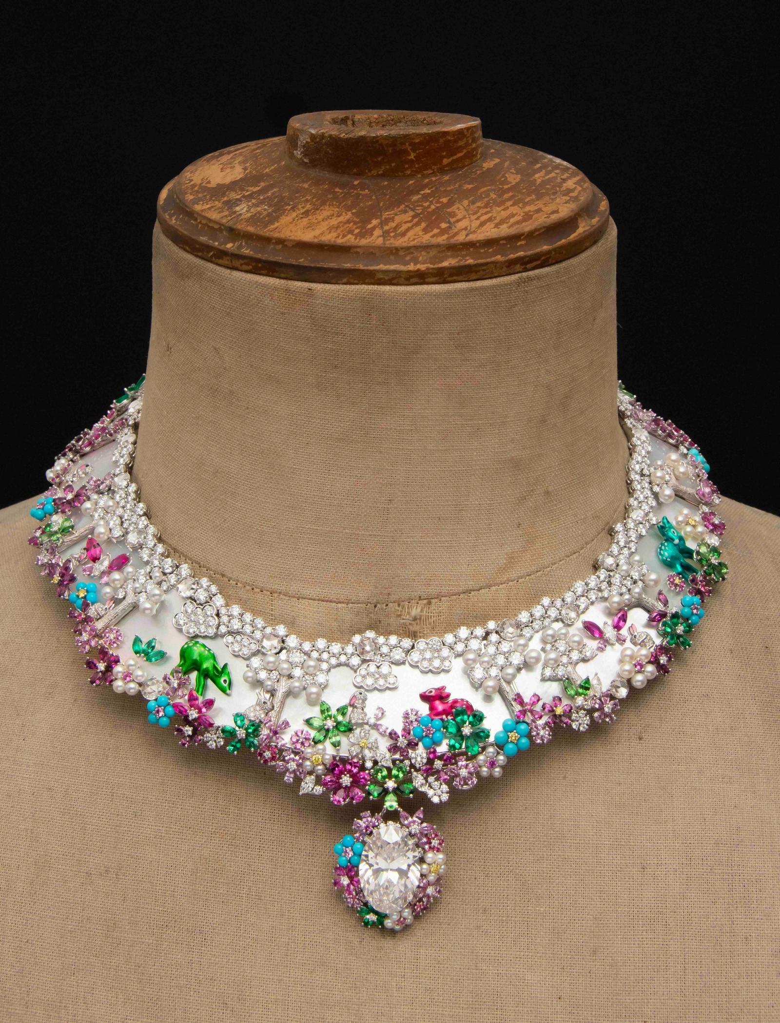 L'officiel Italia,|Dior - Pierre Tostain - Photography - Swan MGMT