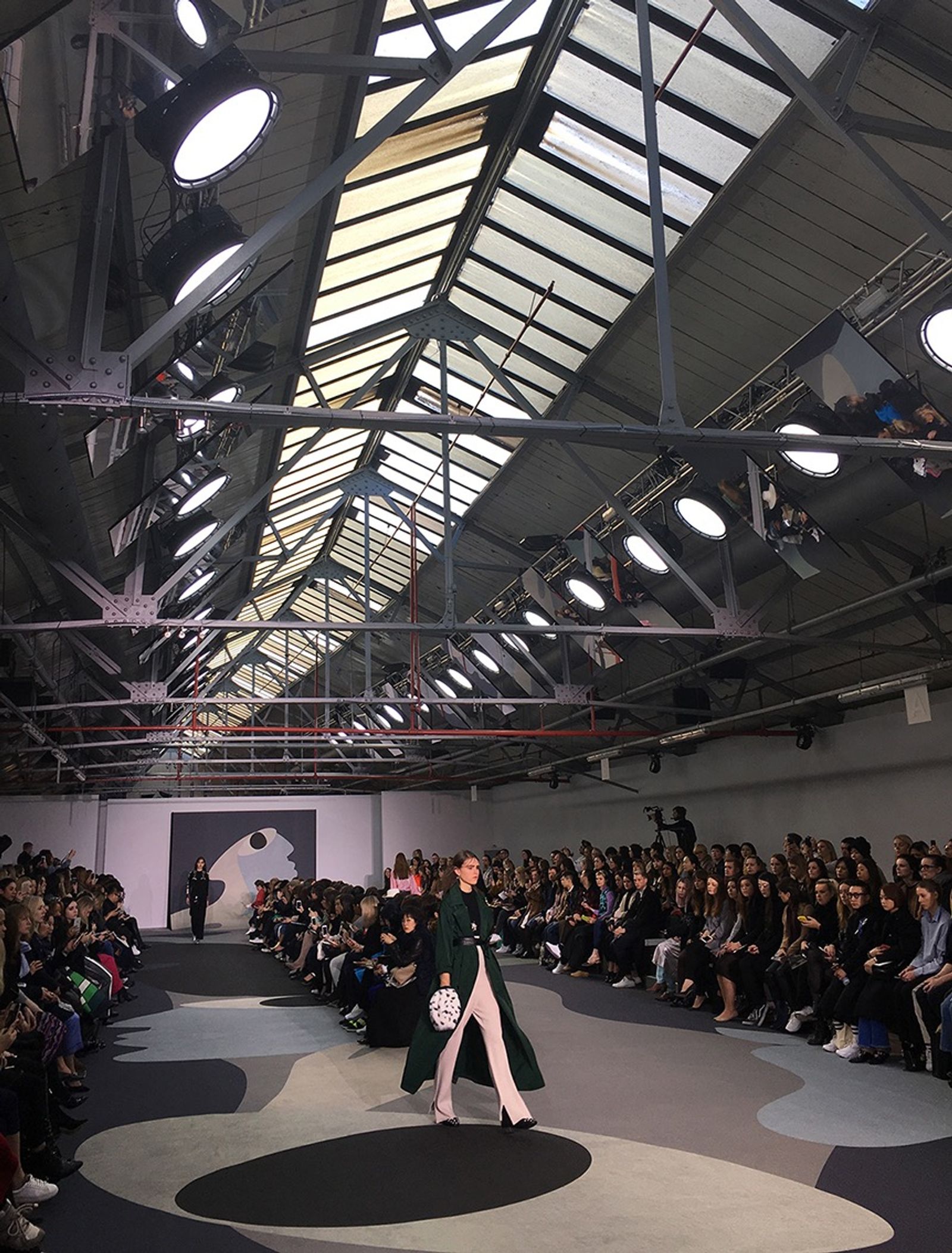 Toga, |Défilé - Anna Sbiera - Set Design - Swan MGMT