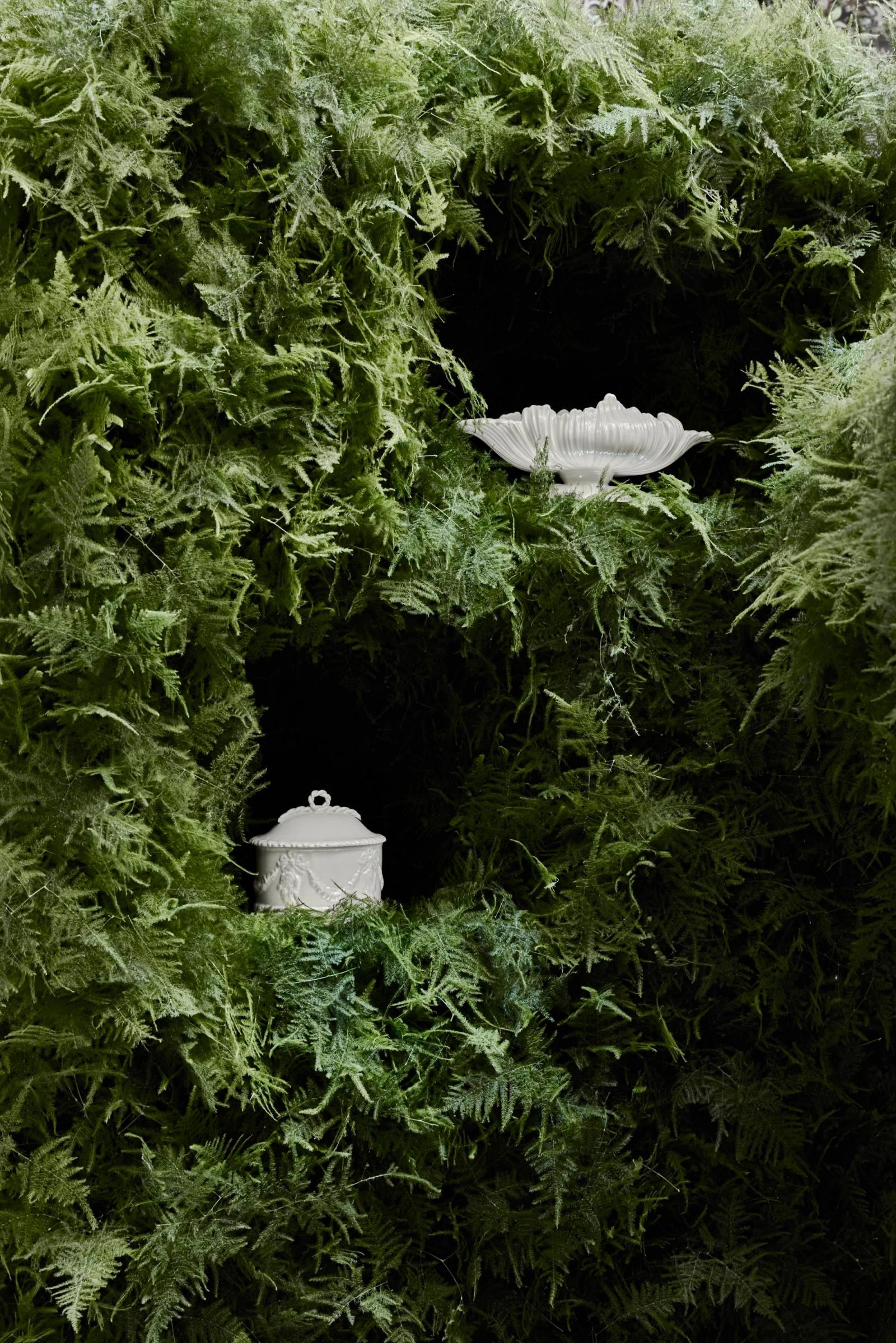 Paravicini - Mary Lennox - Set Design - Swan MGMT