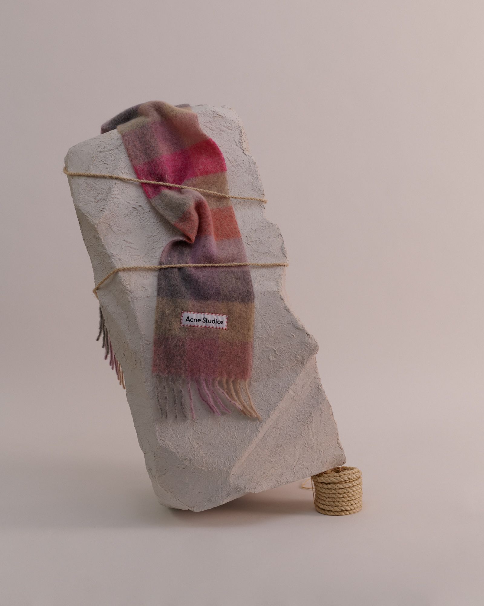 Incu - Victoria Zschommler - Photography - Swan MGMT