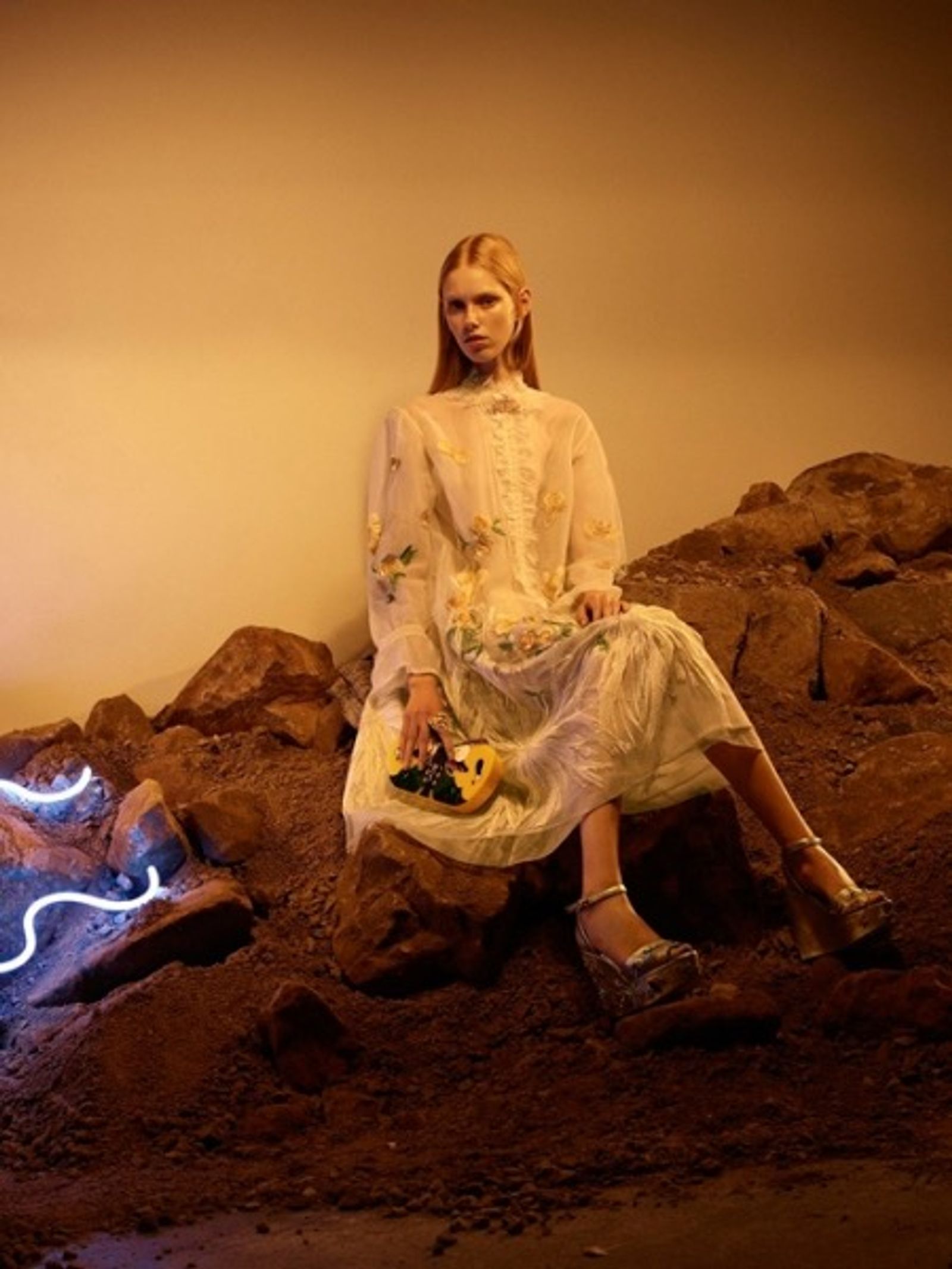 Shiatzy Chen,|Photography by Dario Catellani - Samirha Salmi - Set Design - Swan MGMT