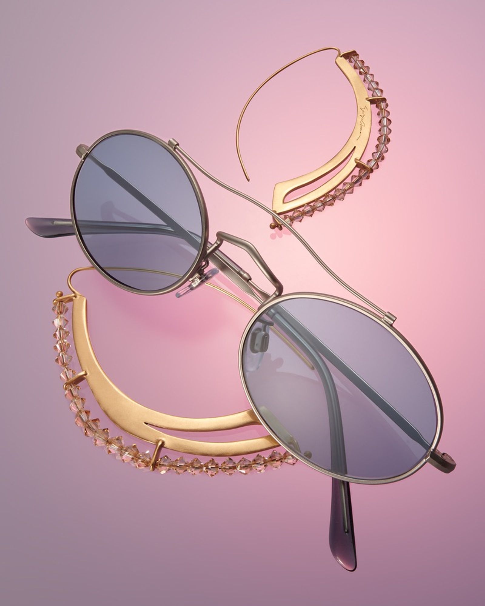 CR Fashion Book,|Photography by Yasmina Gonin - Anna Piasek - Set Design - Swan MGMT