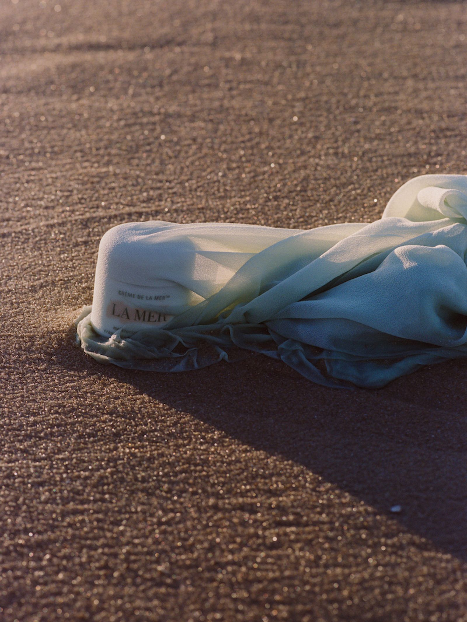 La Mer - Victoria Zschommler - Photography - Swan MGMT