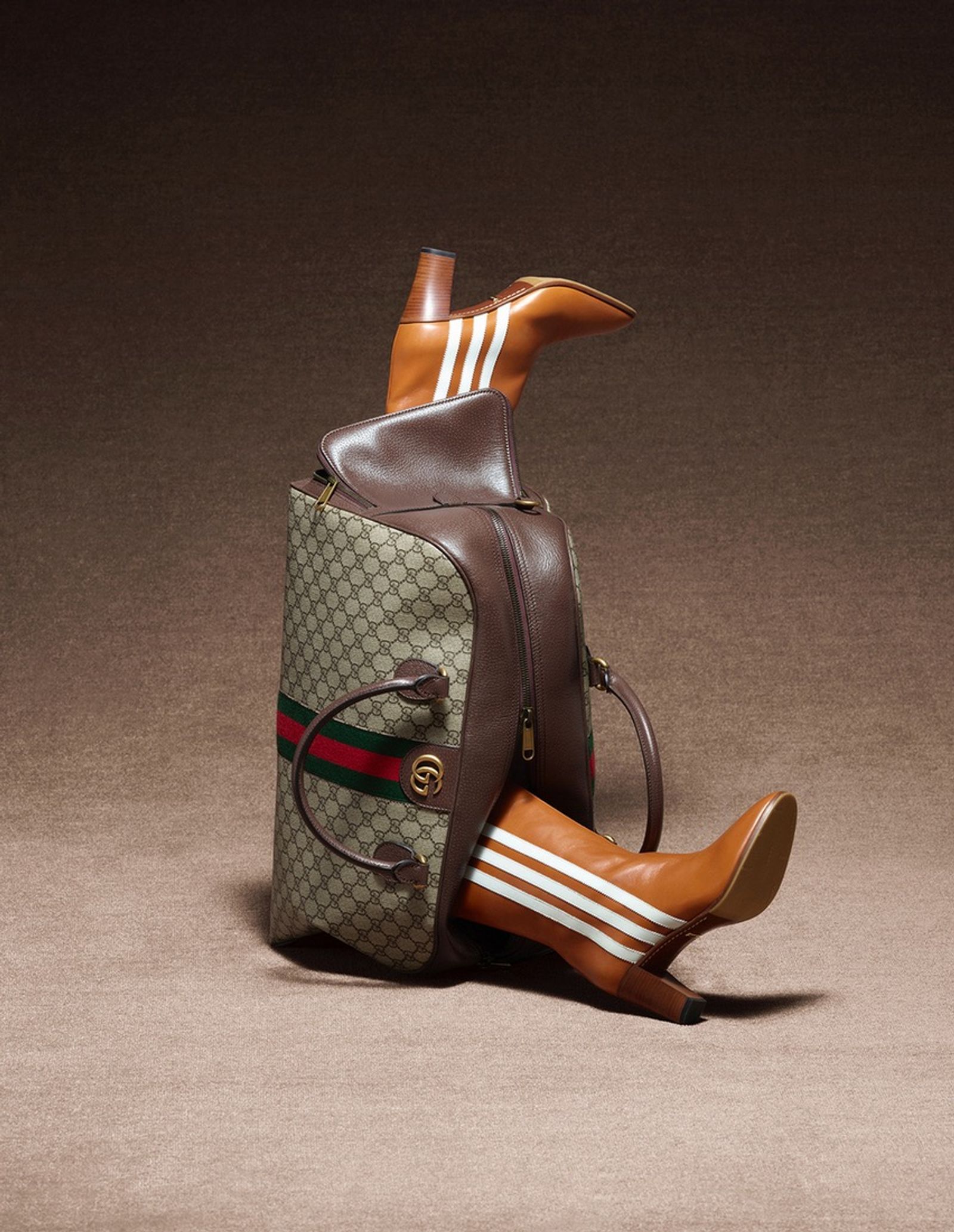 CR Fashion Book,|Gucci Photography by Romain Roucoules - Sebastien Michelini - Set Design - Swan MGMT