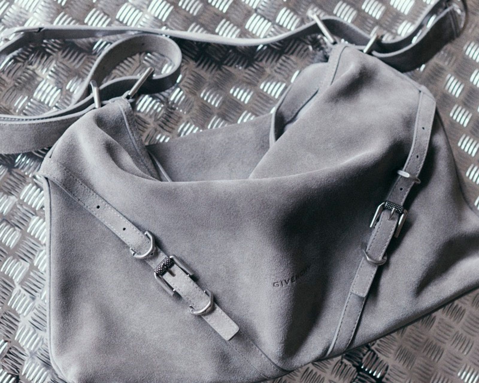 M Le Monde - Sac,|Photography by Joan Braun - Anna Sbiera - Set Design - Swan MGMT