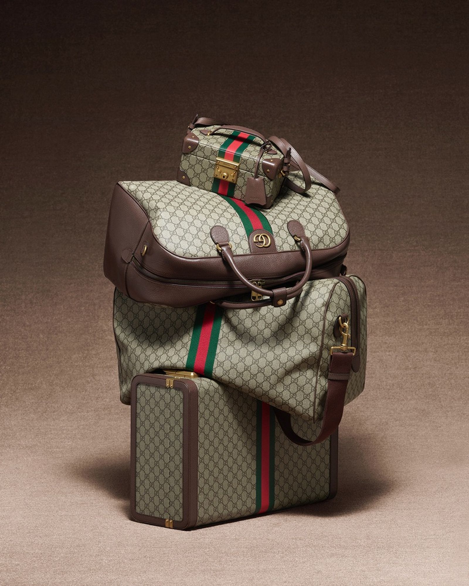 CR Fashion Book,|Gucci Photography by Romain Roucoules - Sebastien Michelini - Set Design - Swan MGMT