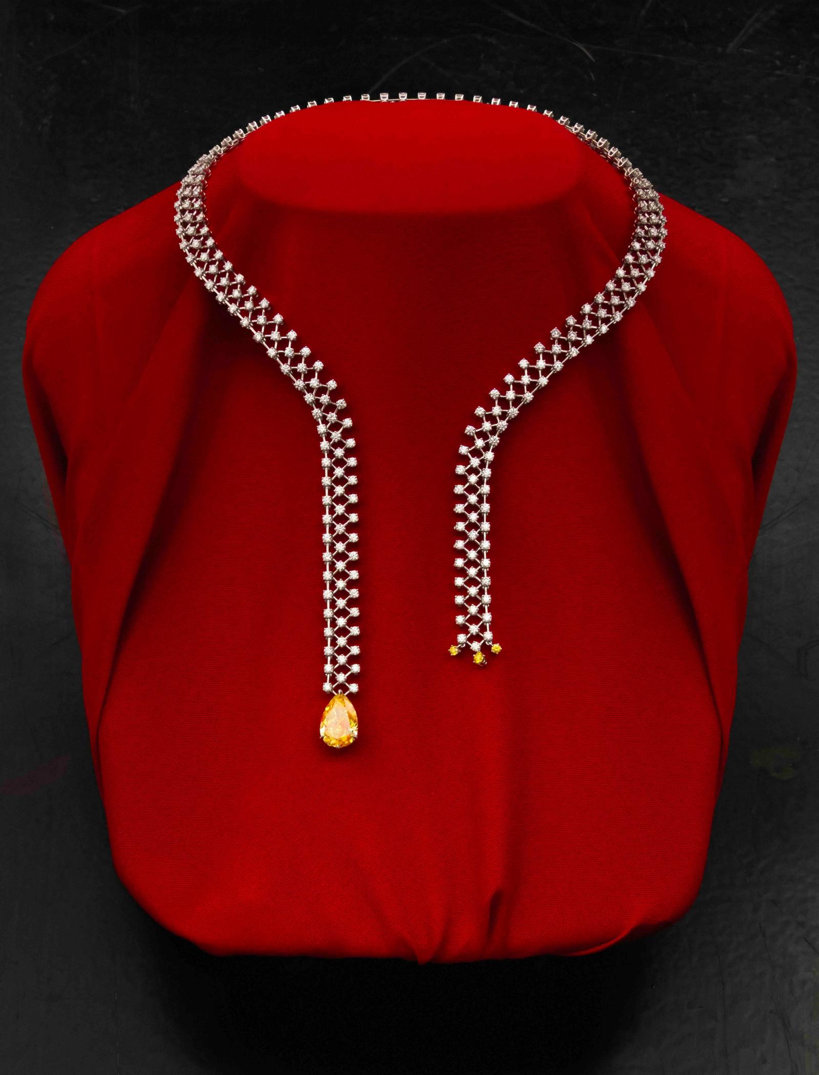 L'officiel Italia,|Dior - Pierre Tostain - Photography - Swan MGMT