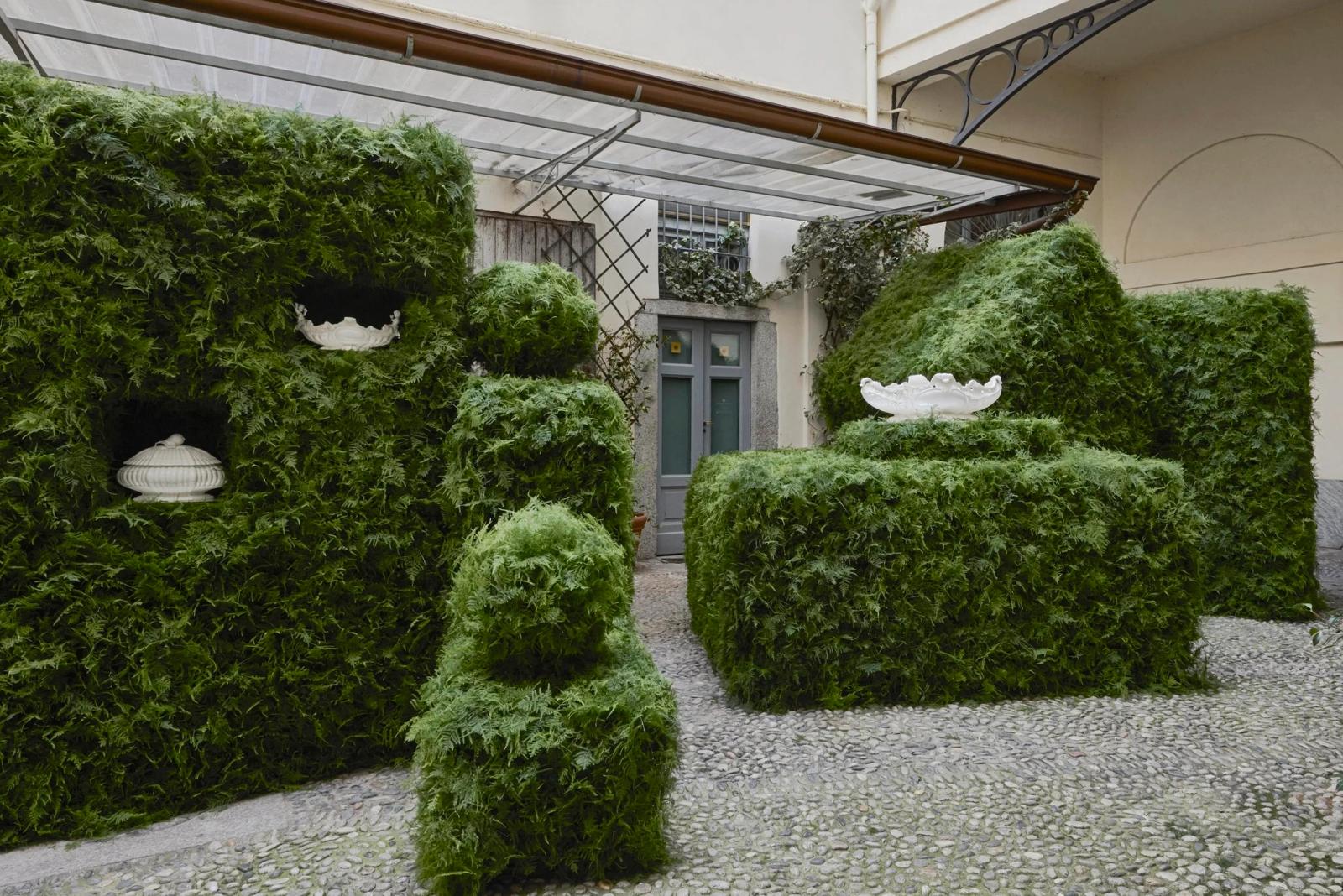 Paravicini - Mary Lennox - Set Design - Swan MGMT