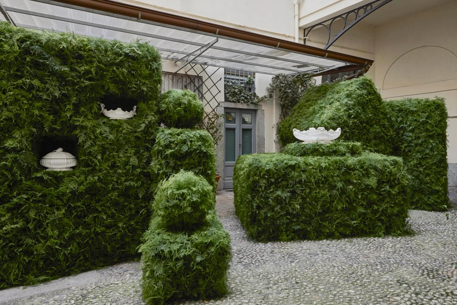 Paravicini - Mary Lennox - Set Design - Swan MGMT