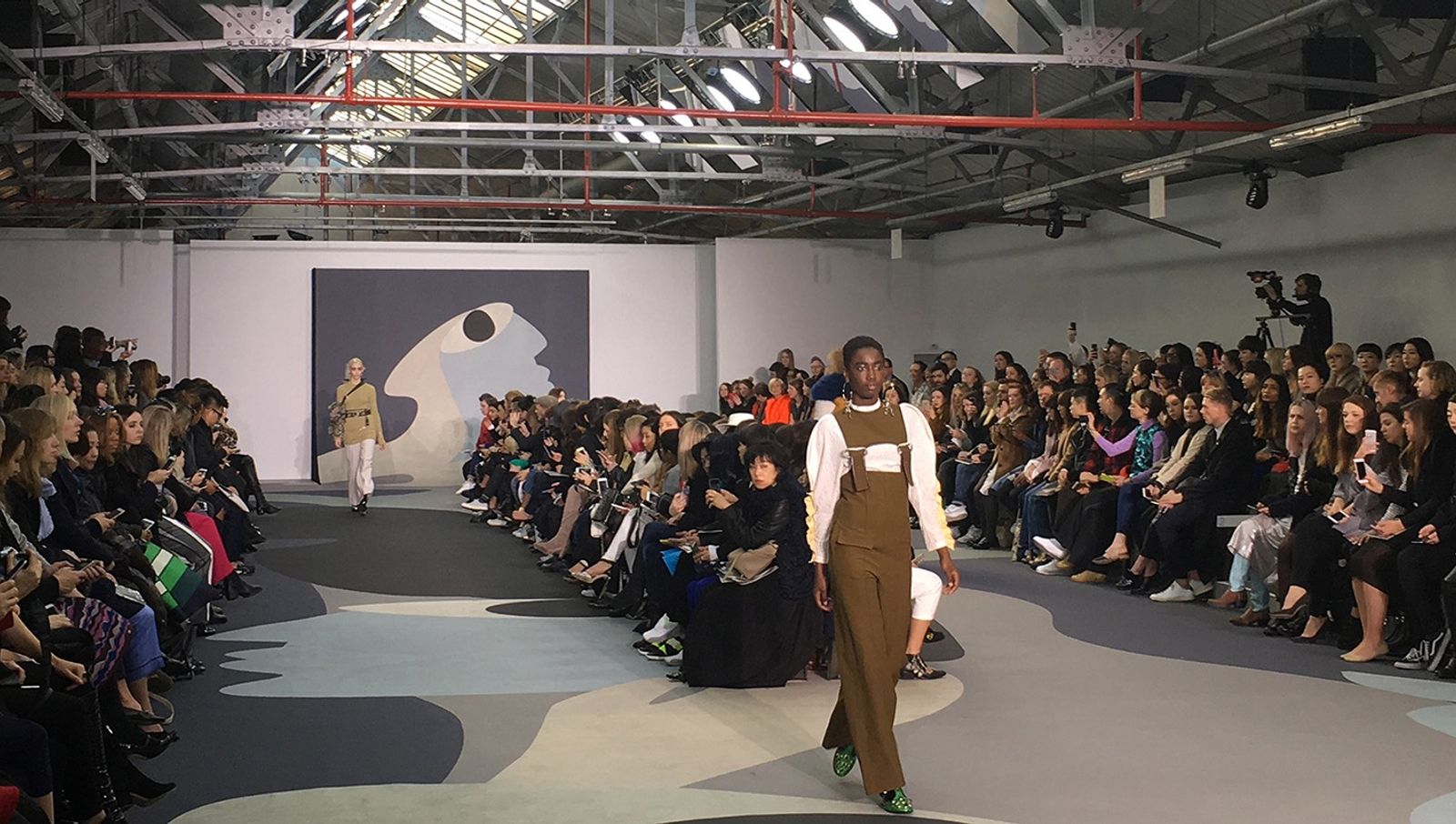 Toga, |Défilé - Anna Sbiera - Set Design - Swan MGMT