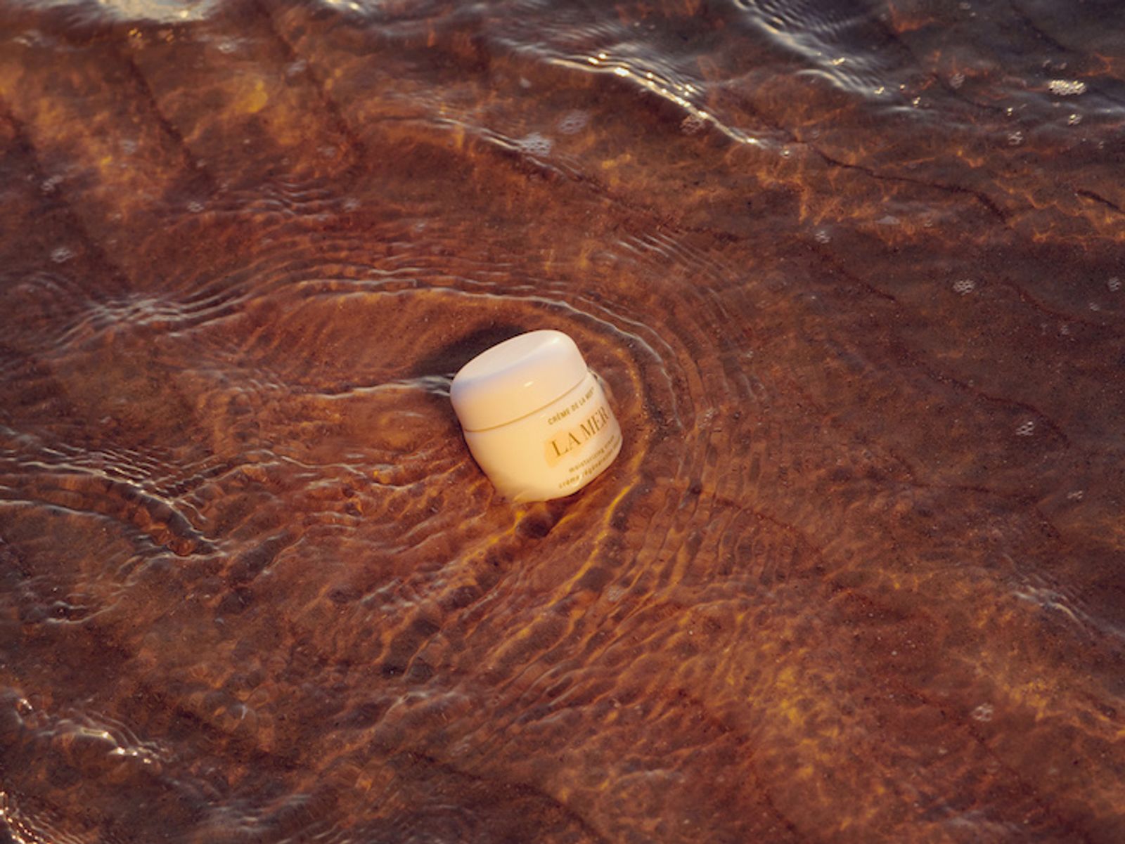 La Mer - Victoria Zschommler - Photography - Swan MGMT