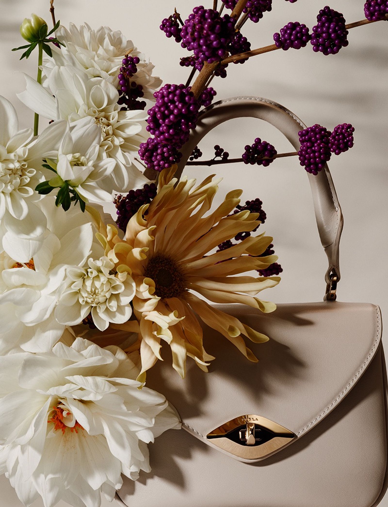 Amica - |Photography by Studio KH - Sebastien Michelini - Set Design - Swan MGMT