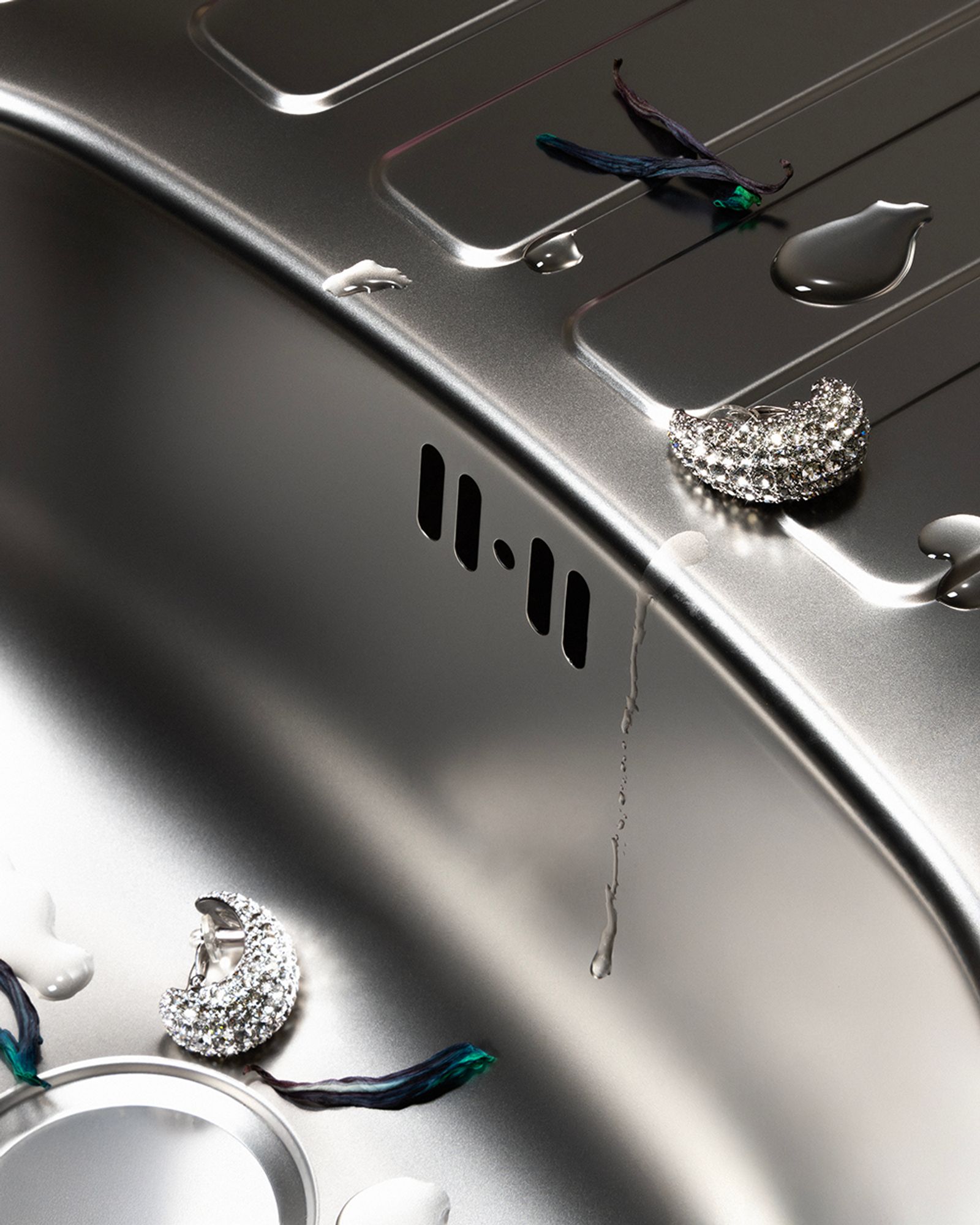 Sink Jewels,|Personal Work - Pierre Tostain - Photography - Swan MGMT