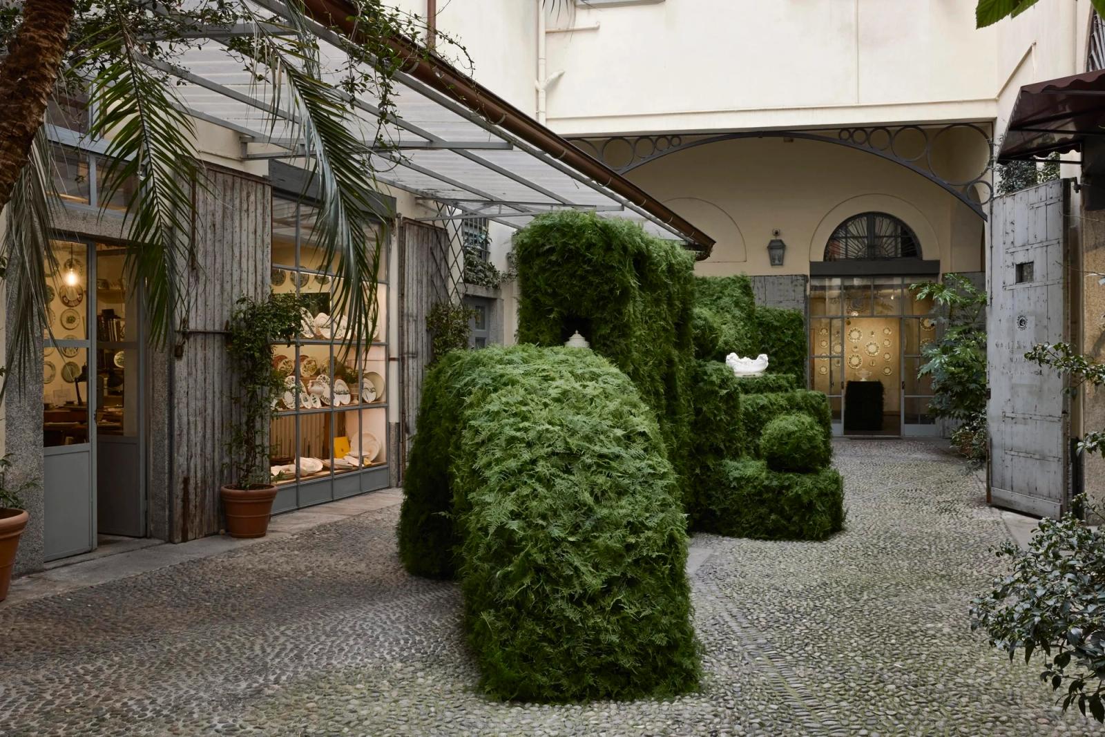 Paravicini - Mary Lennox - Set Design - Swan MGMT