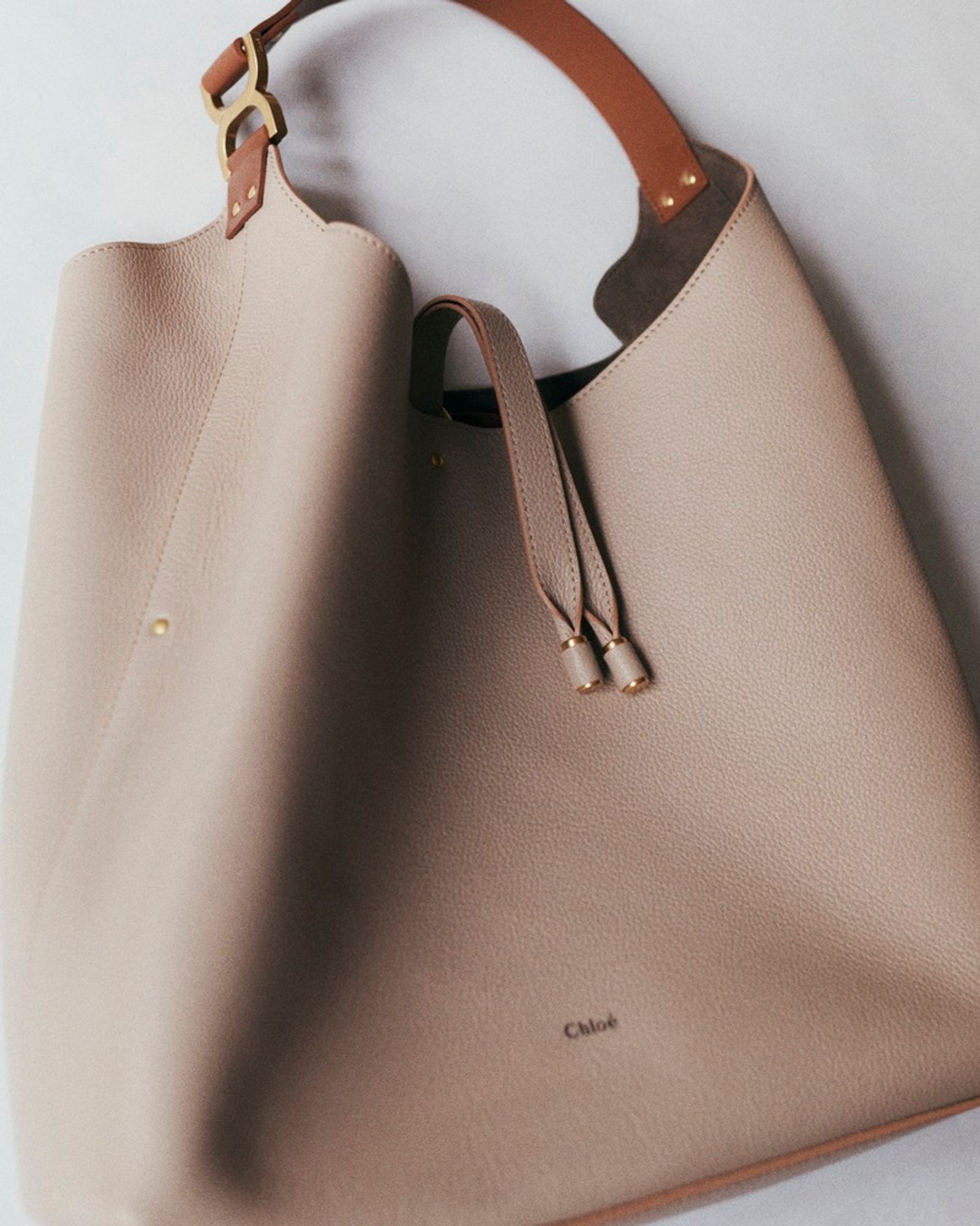 M Le Monde - Sac,|Photography by Joan Braun - Anna Sbiera - Set Design - Swan MGMT