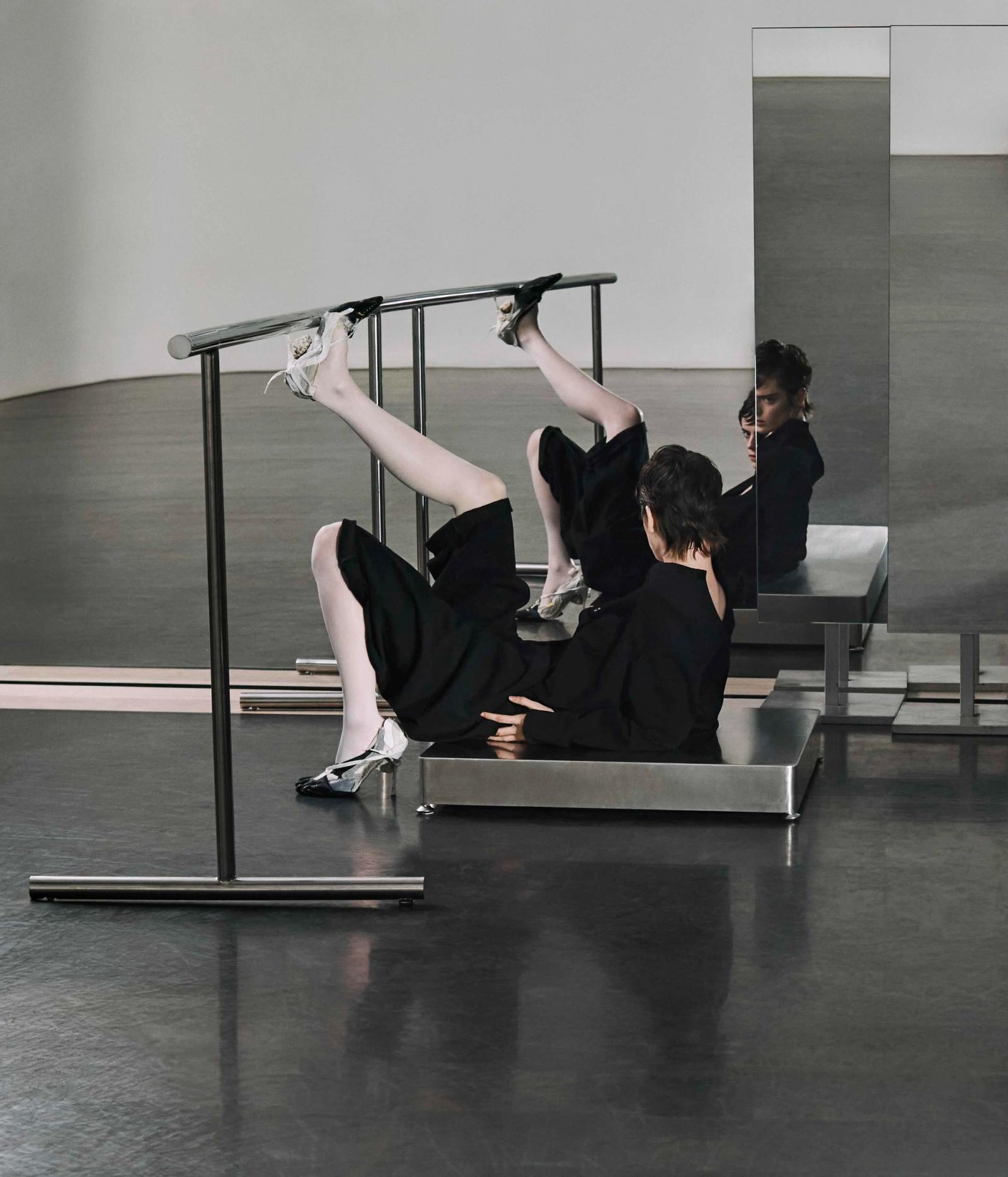 D LA REPUBBLICCA, shot by Sam Copeland - Lizzy Gilbert - Set Design - Swan MGMT