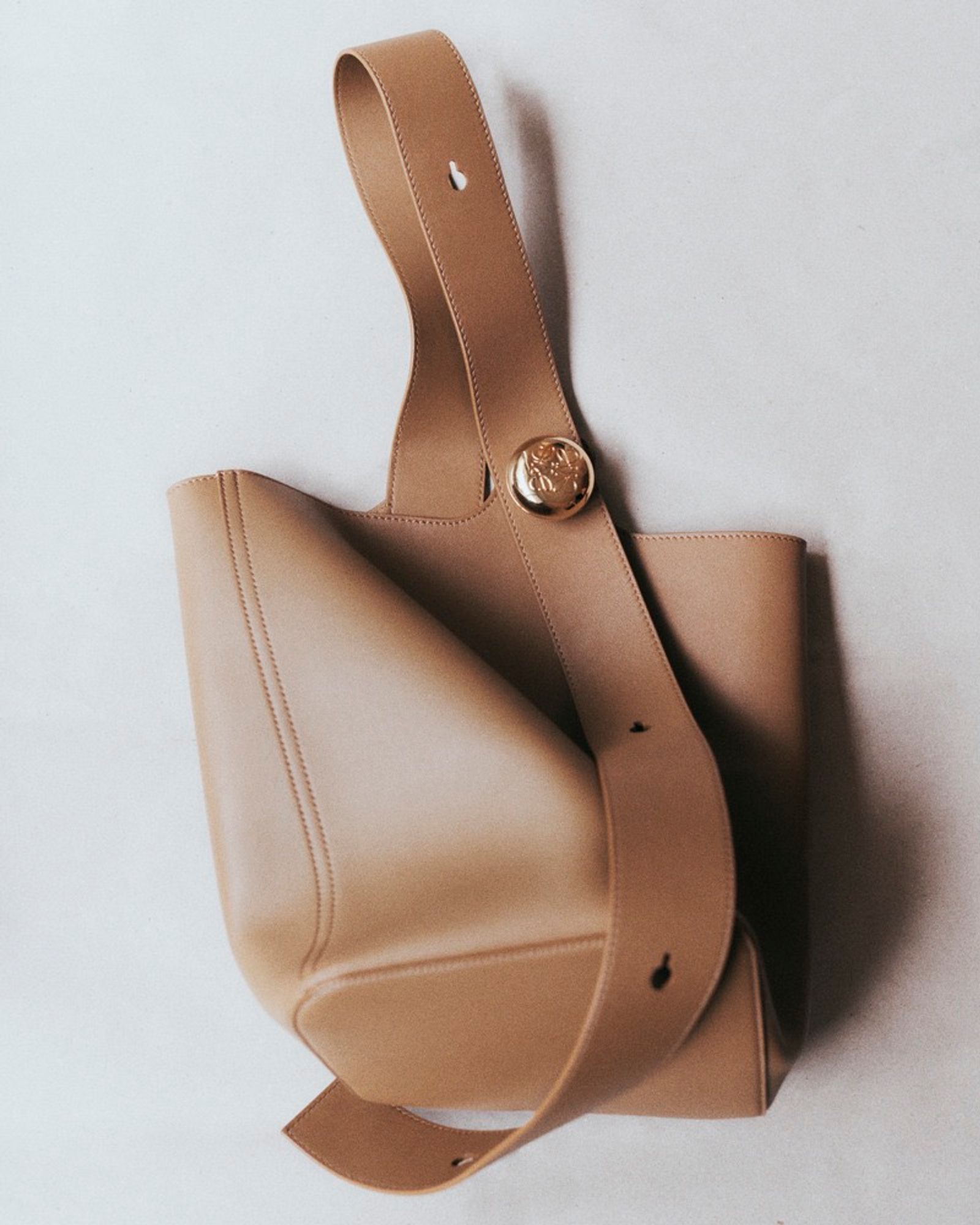 M Le Monde - Sac,|Photography by Joan Braun - Anna Sbiera - Set Design - Swan MGMT