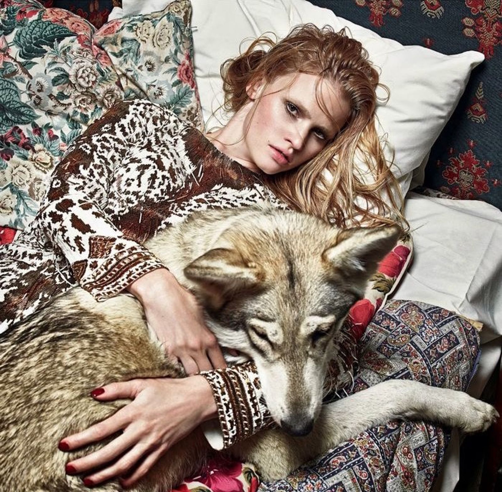 Vogue Uk,|Photography by Mario Sorrenti - Samirha Salmi - Set Design - Swan MGMT