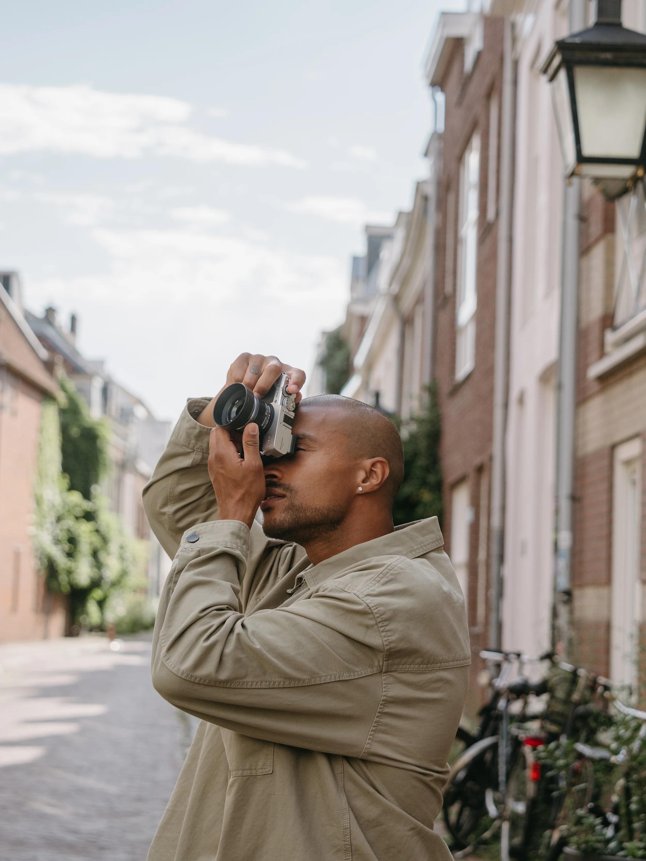 Aktu�lny OM System PEN pri fotografovan� v meste