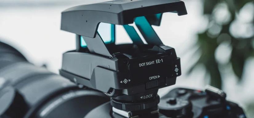 Super telephoto zoom lens in combination with the EE-1 Dot Sight