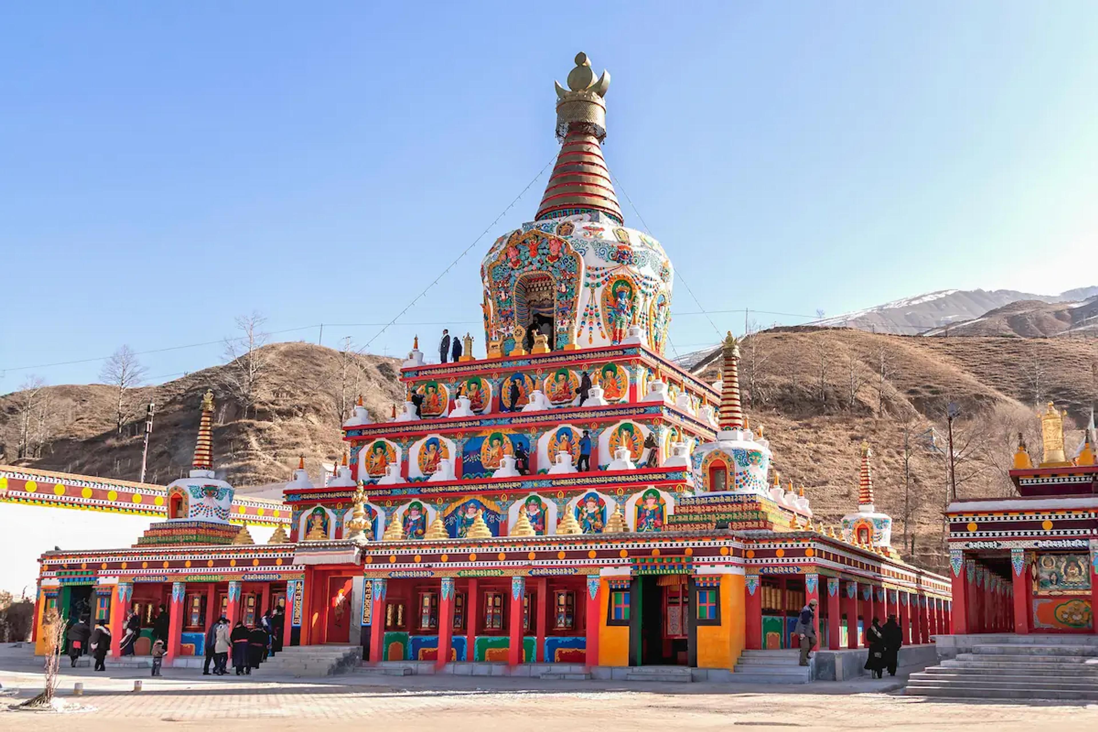 Nocleg w klasztorze i spacer nad przepaścią: Prawdziwe oblicze Syczuanu