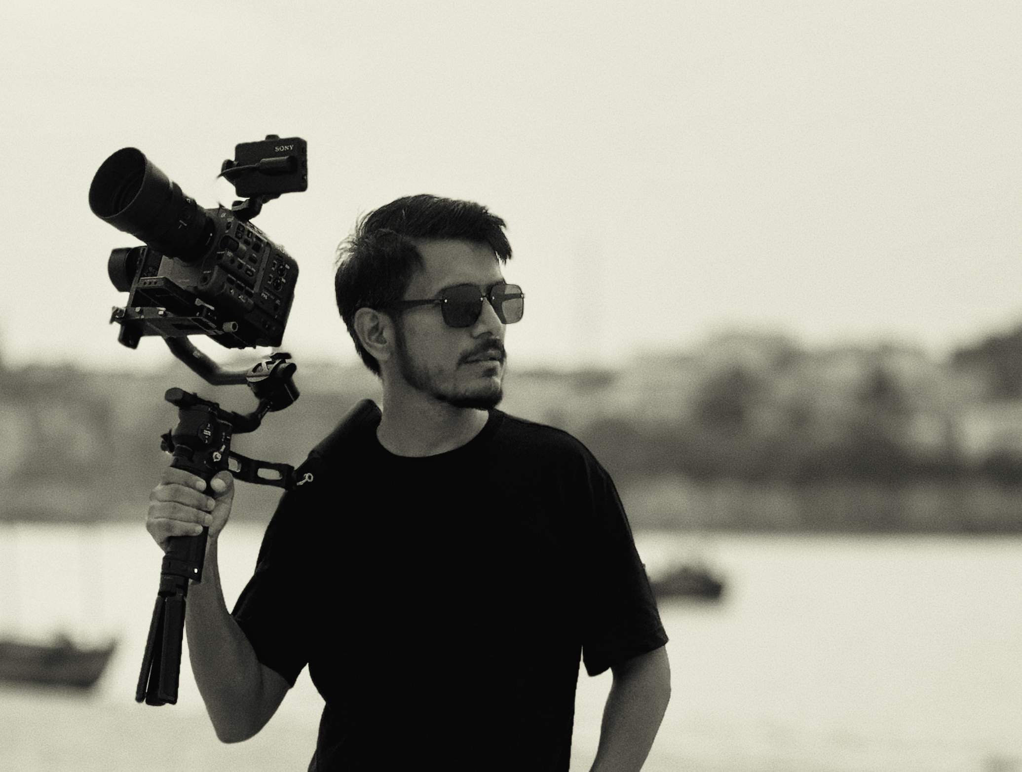 Full-bleed wide frame