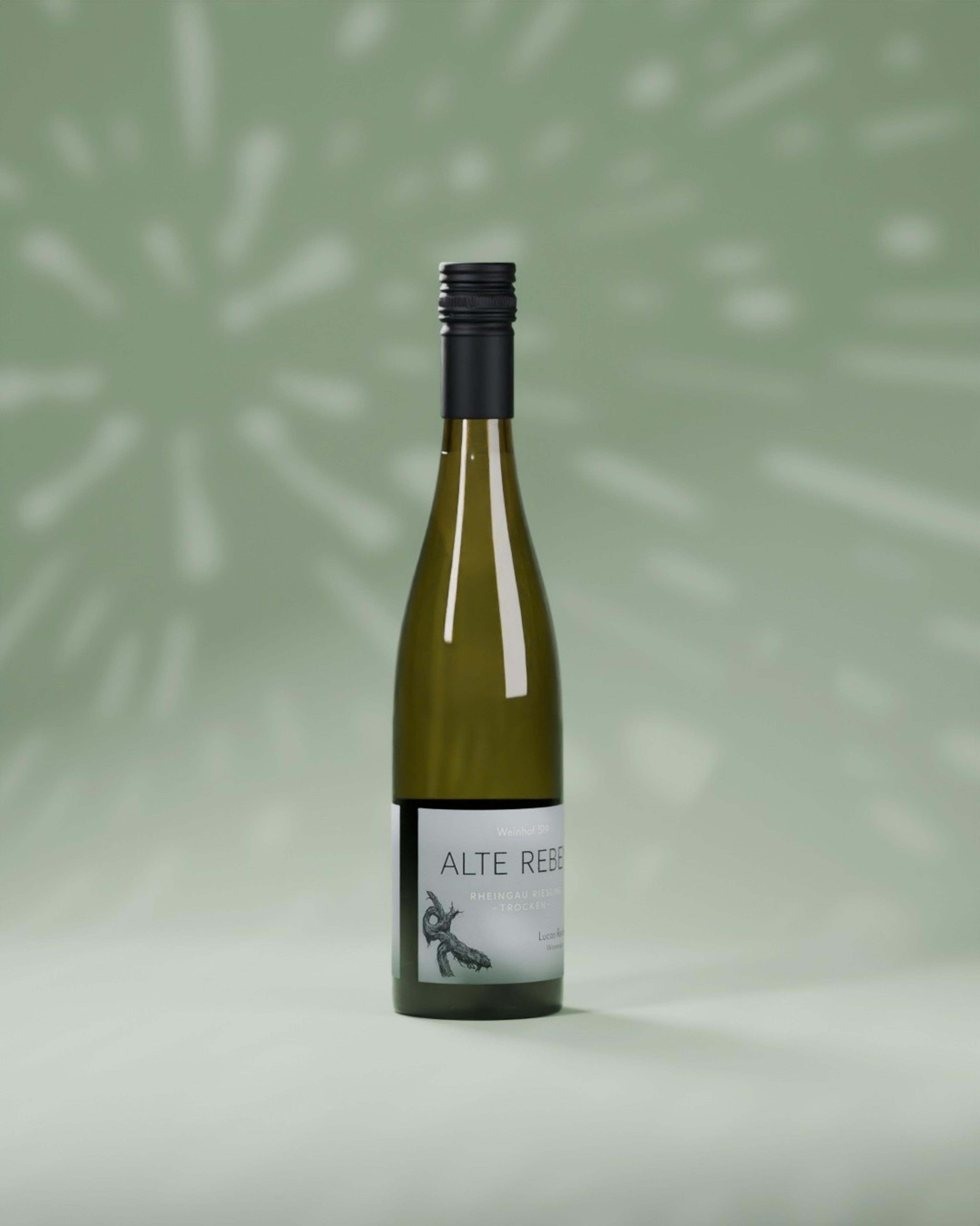 The 3D Alte Reben Riesling bottle turning from a white wireframe into real glass on sage green