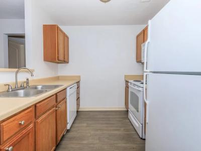 Inwood Crossings Furnished Apartments - Image 2