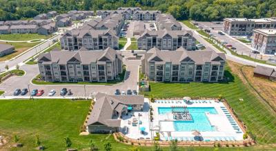 Thrive at Creekside Furnished Apartments and Townhomes - Furnished corporate apartment in Kansas City