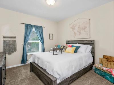 Woodland Park at Soldier Creek Furnished Apartments - Image 6