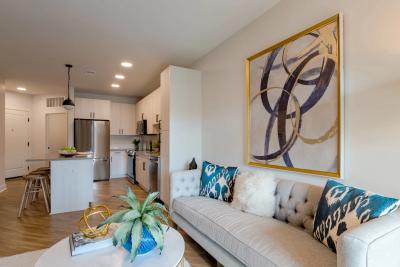Century West Pryor Furnished Apartments - Image 3