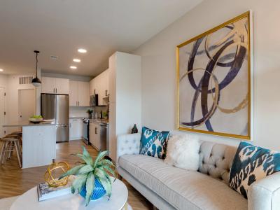 Century West Pryor Furnished Apartments - Image 3