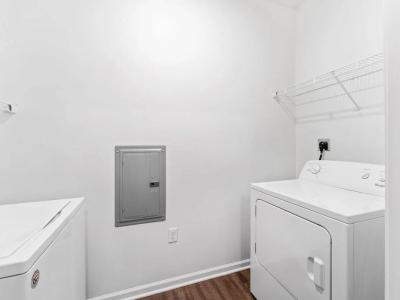 Summit Crossing Furnished Apartments - Image 5